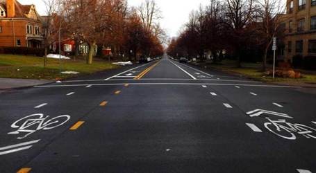 A street with a bike lane on both sides
